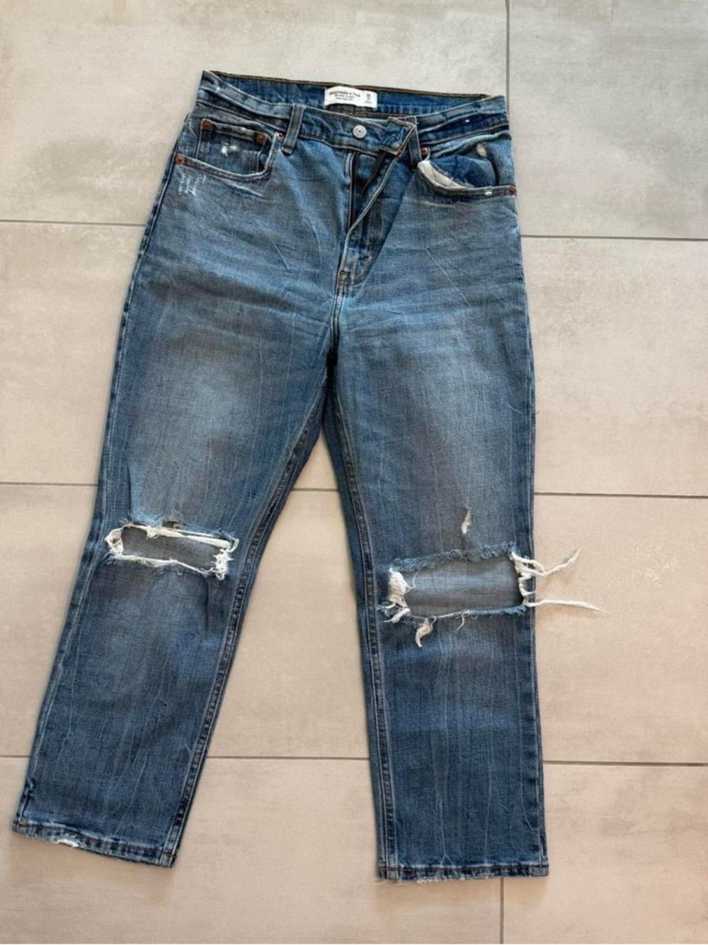 Abercrombie *The Ankle Straight Ultra High Rise* jeans
